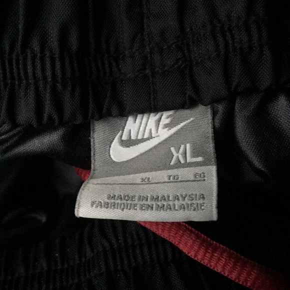 COPY - NIKE XL NYLON TRACK PANTS EUC - Picture 4 of 6
